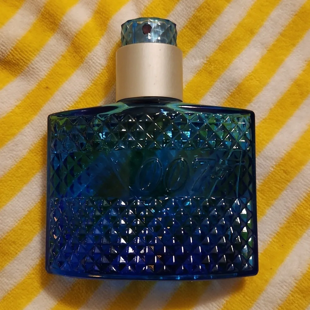 James Bond 007 colones